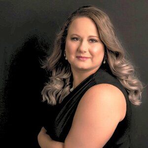 Meet your Posher, Leigh ann